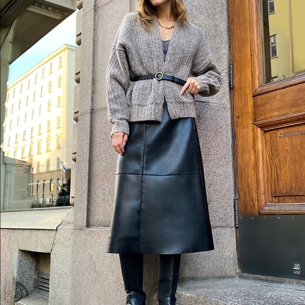 Aritzia Wilfred Vegan Leather “Orta Skirt,” 00